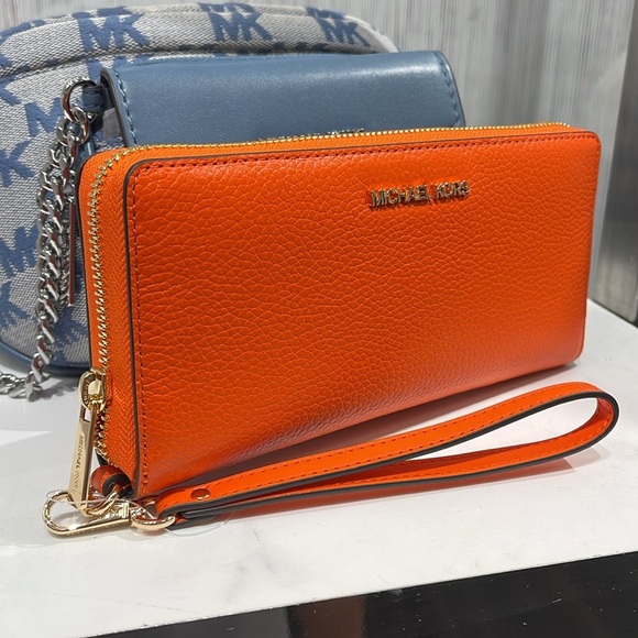 MICHAEL KORS JST
Leather Continental Wristlet Phone Case Wallet
Poppy
NWT - Picture 6 of 16